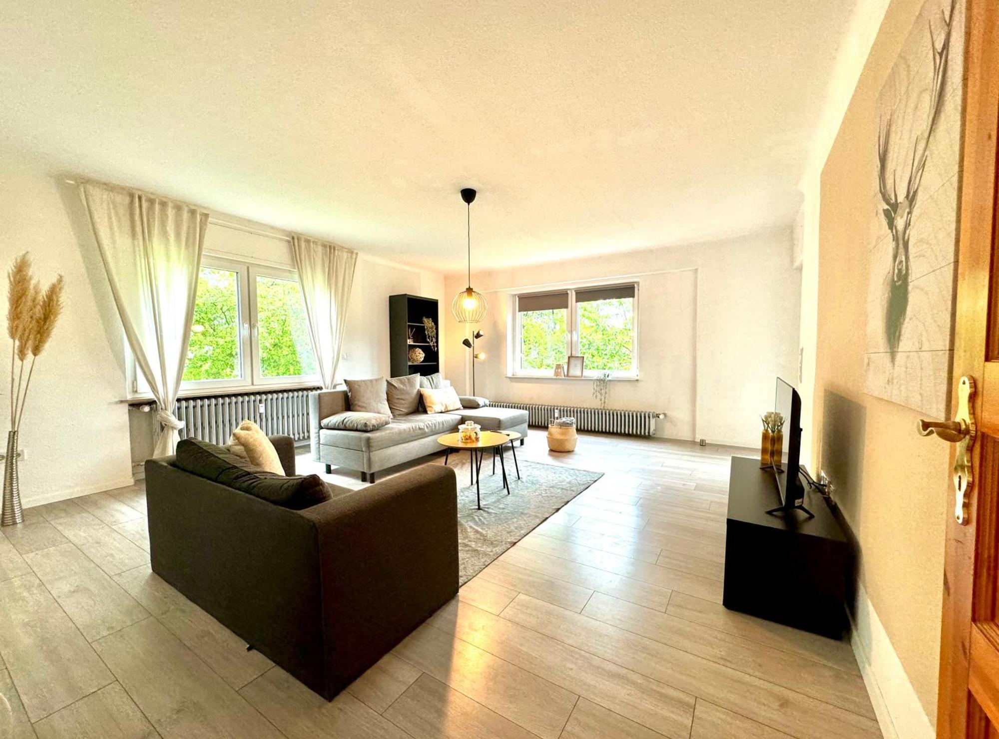 Grosszuegiges Apartment Mit Balkon Fuer Monteure Und Feriengaeste Dillingen an der Saar Luaran gambar